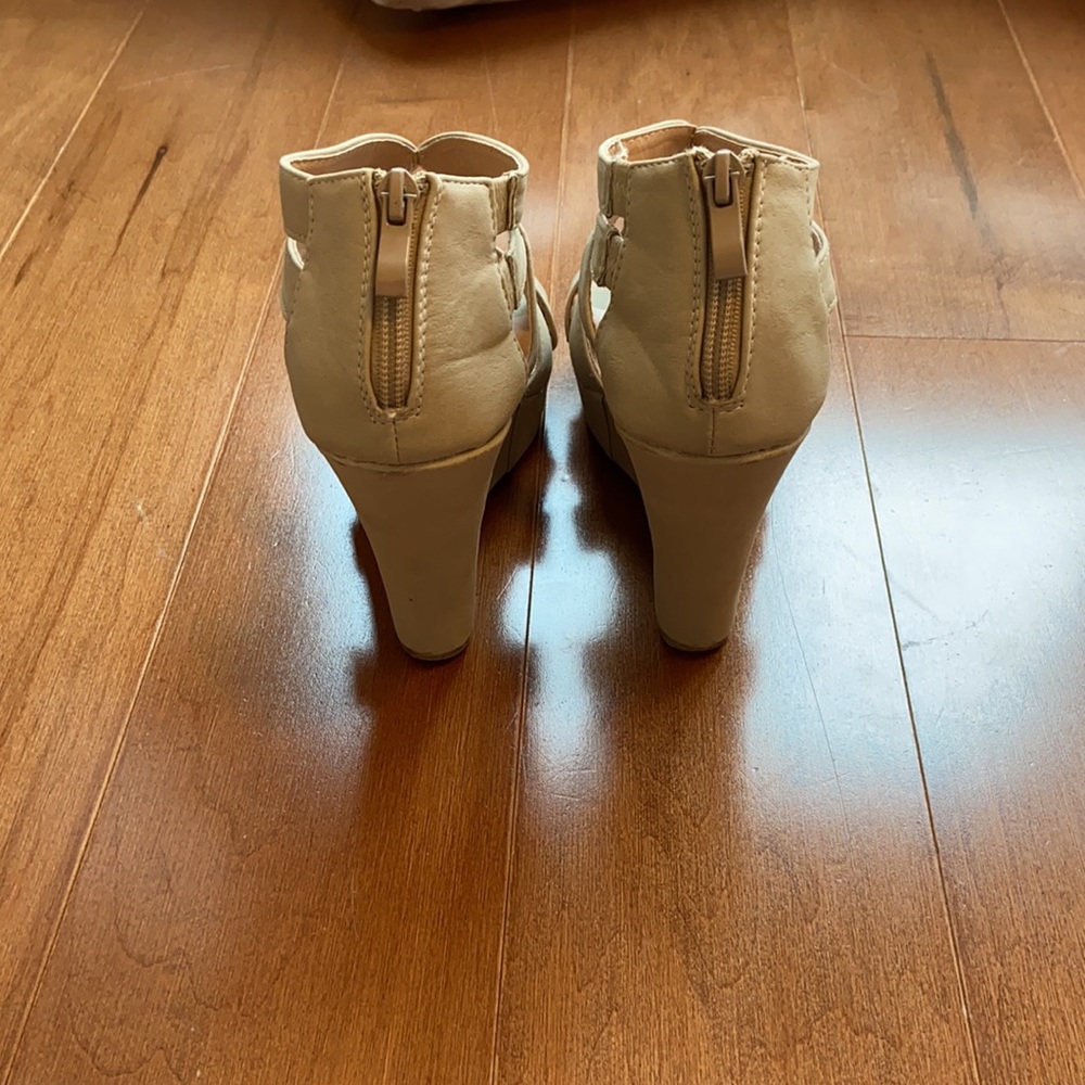Tan wedge shoe - Picture 2 of 7